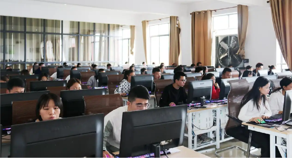 初中学历考大专怎么样？好找工作吗？